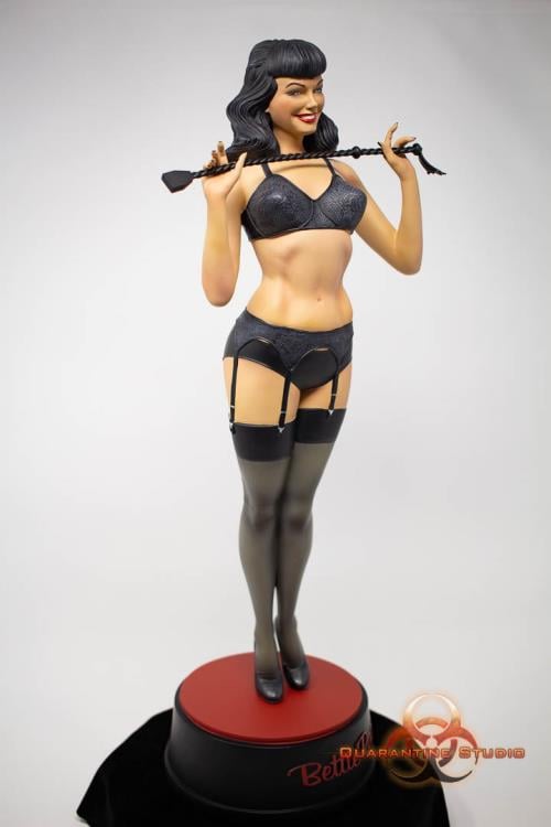 Bettie Page 1/5 Scale Statue Gallery Image 10