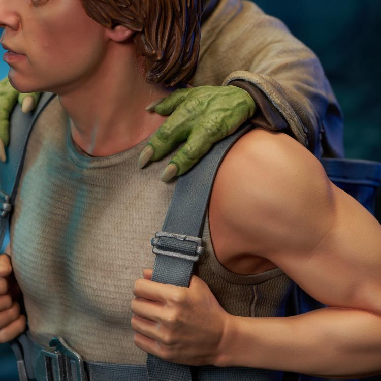 Star Wars: The Empire Strikes Back Luke with Yoda 1/6 Scale Limited Edition Bust Gallery Image 10