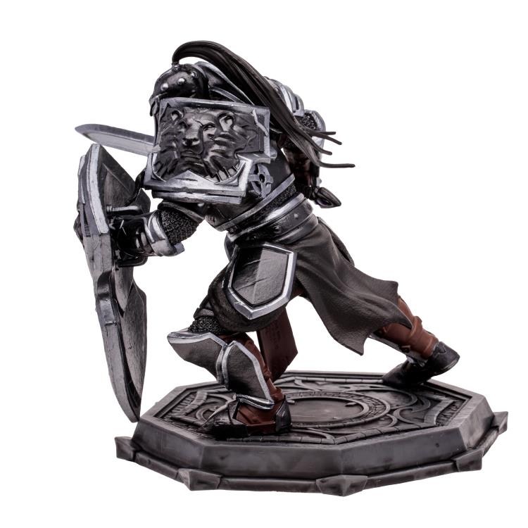 World of Warcraft Human Paladin/Warrior (Epic) 1/12 Scale Figure Gallery Image 7