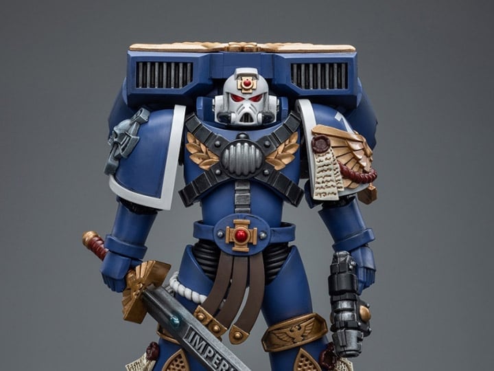 Warhammer 40k Ultramarines Vanguard Veteran Sergeant 1/18 Scale Action Figure Gallery Image 1