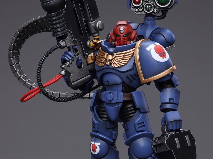Warhammer 40K Ultramarines Desolation Sergeant with Vengor Launcher 1/18 Scale Action Figure Gallery Image 1