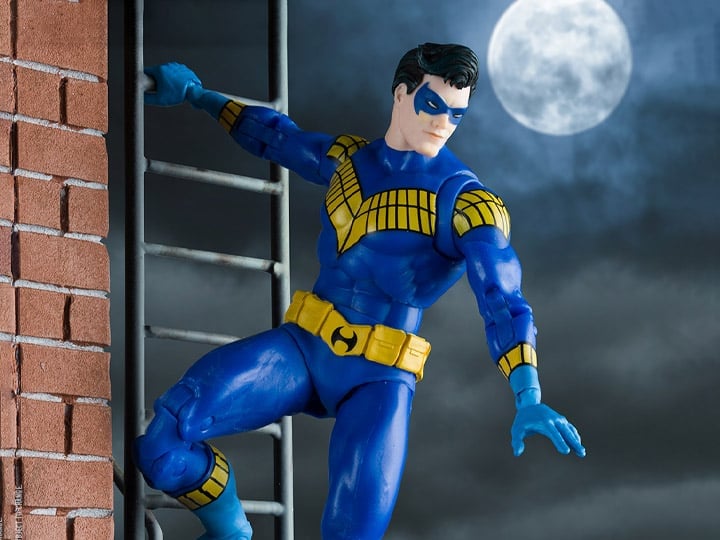 Batman: Knightfall DC Multiverse Nightwing Action Figure Gallery Image 1