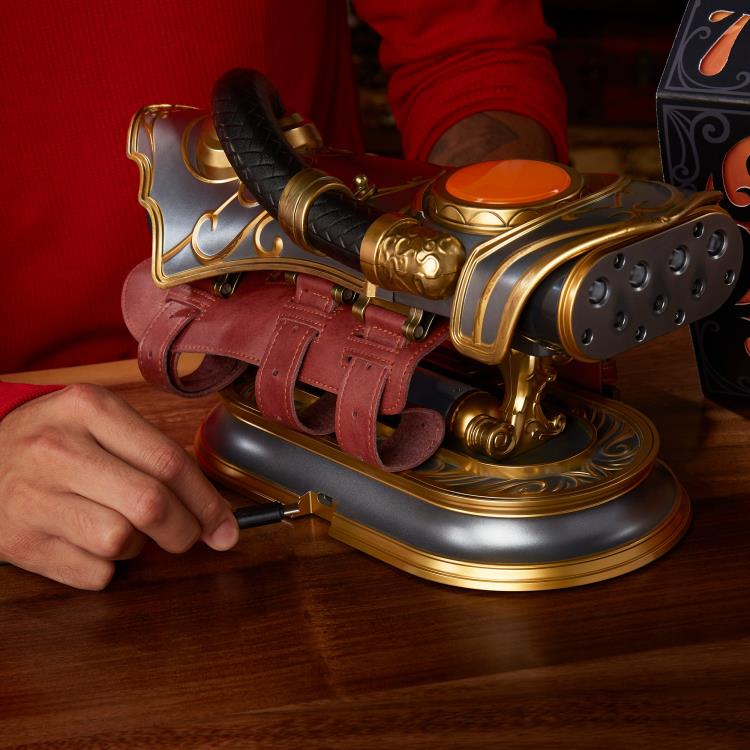 Magic: The Gathering Chandra Pyromancer’s Gauntlet 1:1 Scale Replica Gallery Image 6