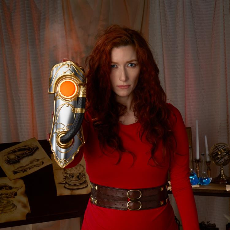 Magic: The Gathering Chandra Pyromancer’s Gauntlet 1:1 Scale Replica Gallery Image 8