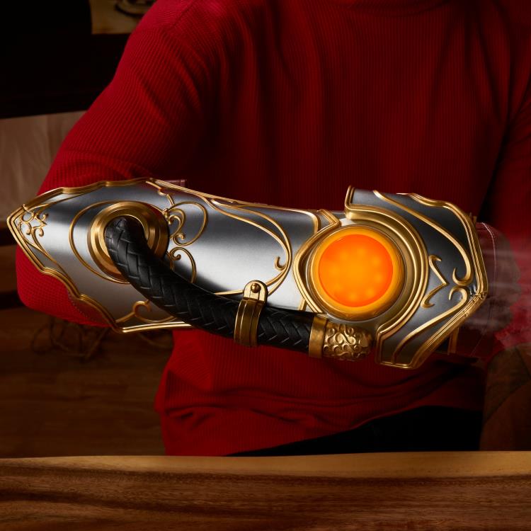 Magic: The Gathering Chandra Pyromancer’s Gauntlet 1:1 Scale Replica Gallery Image 14