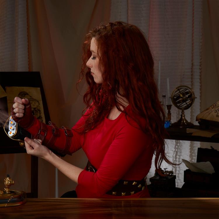 Magic: The Gathering Chandra Pyromancer’s Gauntlet 1:1 Scale Replica Gallery Image 7