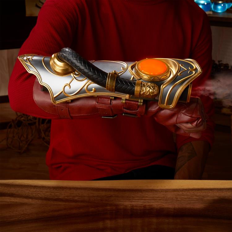 Magic: The Gathering Chandra Pyromancer’s Gauntlet 1:1 Scale Replica Gallery Image 15