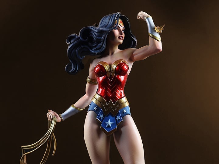 Cover Girls of the DC Universe Wonder Woman (J. Scott Campbell) 1/8 Scale Limited Edition Statue Gallery Image 1