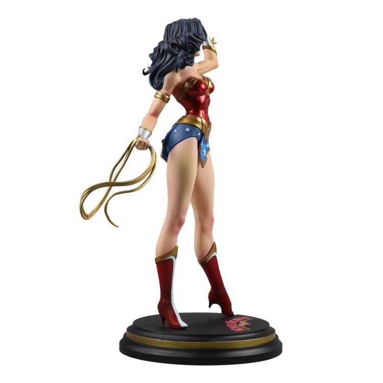 Cover Girls of the DC Universe Wonder Woman (J. Scott Campbell) 1/8 Scale Limited Edition Statue Gallery Image 6