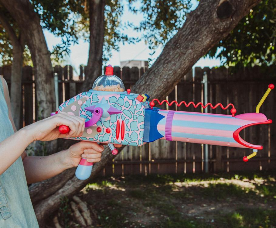 Killer Klowns from Outer Space Popcorn Bazooka Prop Replica Gallery Image 7