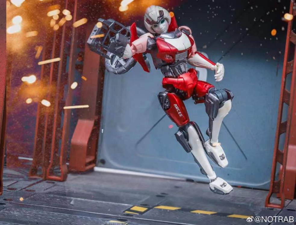 Transformers: Rise of the Beasts Classic Class 07 Arcee Model Kit (71152) (International Ver.) Gallery Image 4