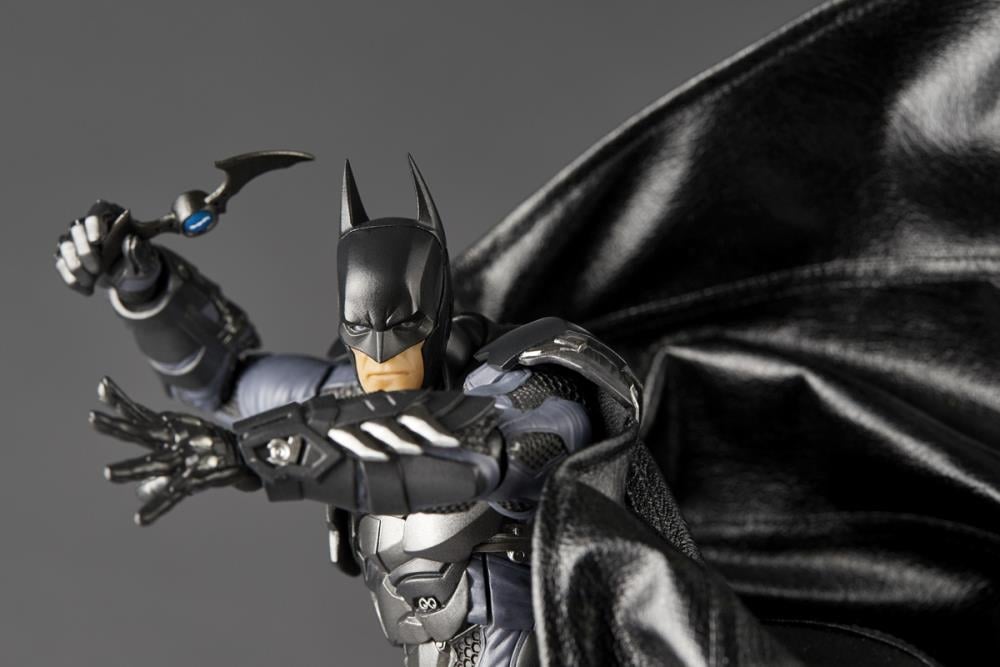 Batman: Arkham Knight Amazing Yamaguchi Revoltech NR038 Batman Action Figure Gallery Image 11