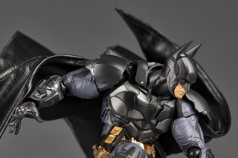 Batman: Arkham Knight Amazing Yamaguchi Revoltech NR038 Batman Action Figure Gallery Image 6