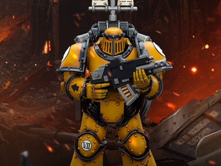 Warhammer: The Horus Heresy Imperial Fists Legion MkIII Tactical Squad Legionary with Legion Vexilla 1/18 Scale Action Figure Gallery Image 1