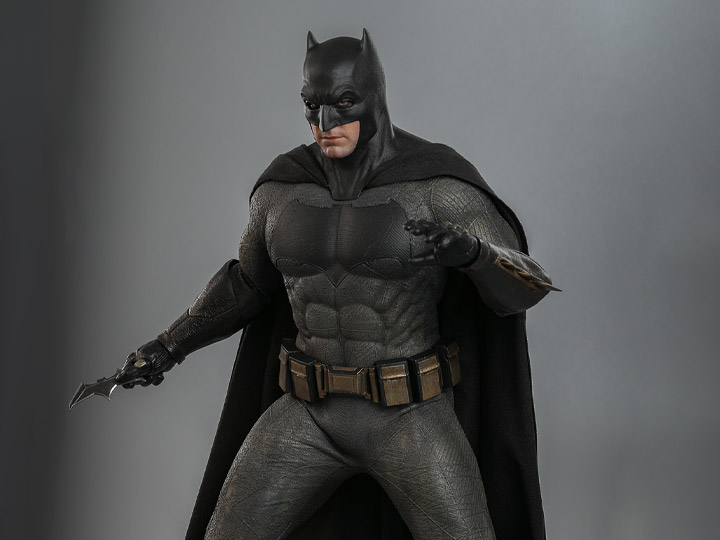 Batman v Superman: Dawn of Justice MMS731 Batman (Ver.2) 1/6th Scale Collectible Figure Gallery Image 1