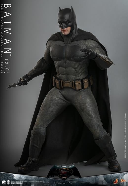 Batman v Superman: Dawn of Justice MMS732 Batman (Ver.2) Deluxe 1/6th Scale Collectible Figure Gallery Image 6