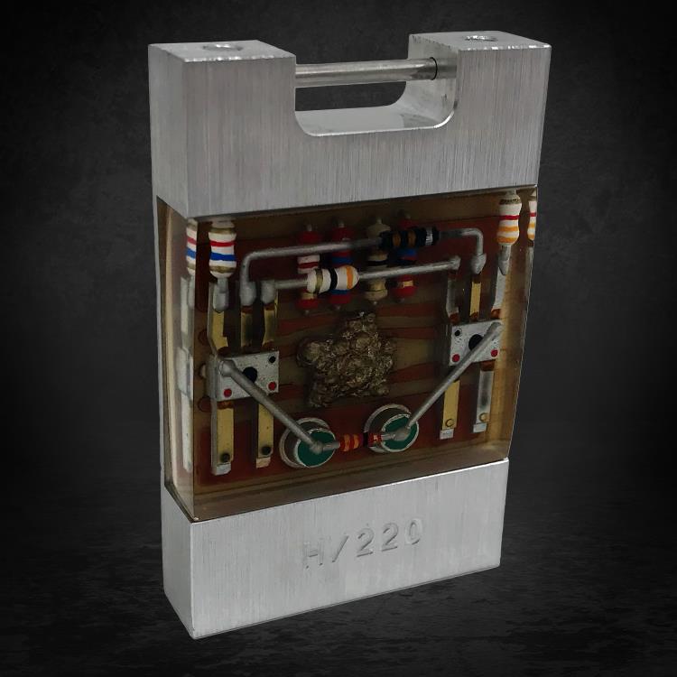James Bond The Man with the Golden Gun Solex Agitator Limited Edition Prop Replica Gallery Image 3