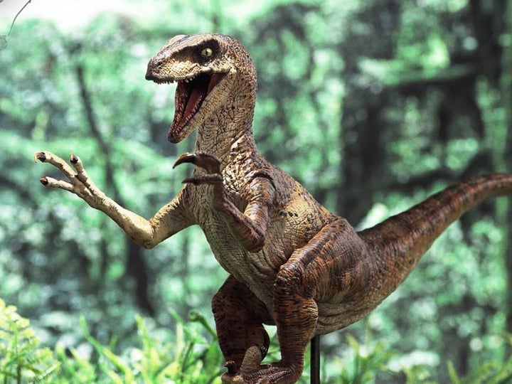Jurassic Park Prime Collectible Figures Velociraptor (Jumping) 1/10 Scale Statue Gallery Image 1