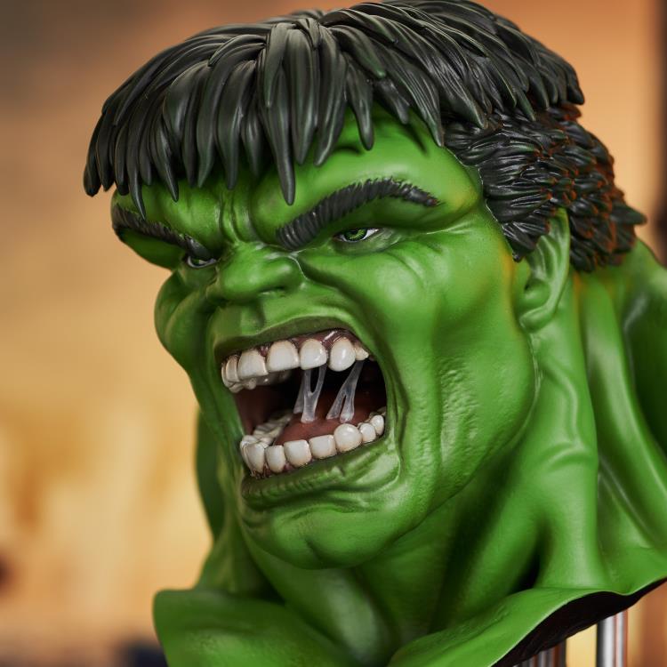 Marvel Legends in 3D Hulk 1/2 Scale Limited Edition Bust Gallery Image 9
