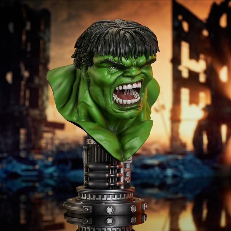 Marvel Legends in 3D Hulk 1/2 Scale Limited Edition Bust Gallery Image 6