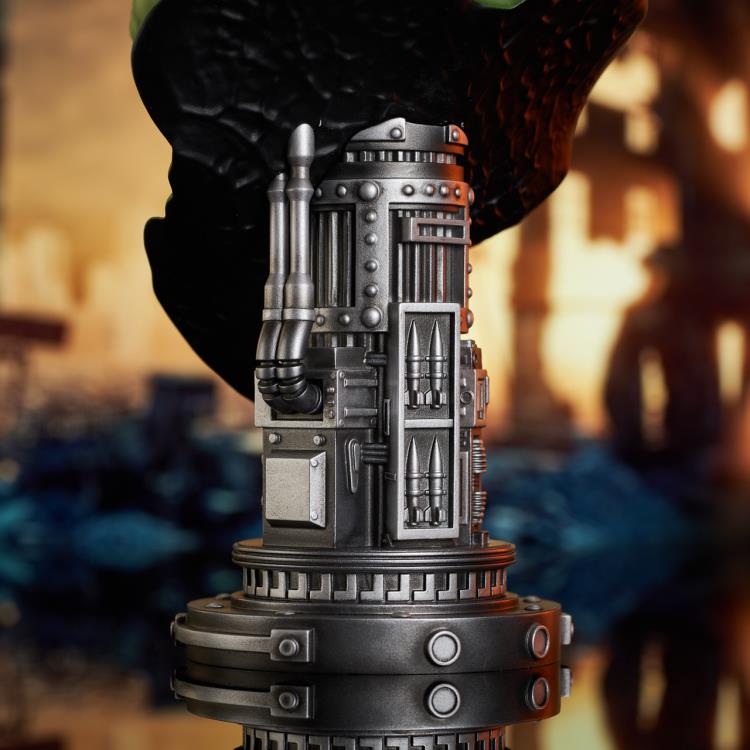 Marvel Legends in 3D Hulk 1/2 Scale Limited Edition Bust Gallery Image 11