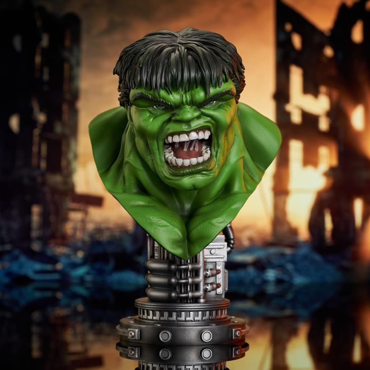 Marvel Legends in 3D Hulk 1/2 Scale Limited Edition Bust Gallery Image 3