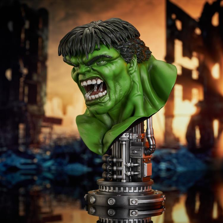 Marvel Legends in 3D Hulk 1/2 Scale Limited Edition Bust Gallery Image 4