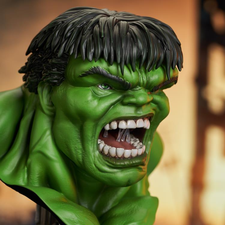 Marvel Legends in 3D Hulk 1/2 Scale Limited Edition Bust Gallery Image 7