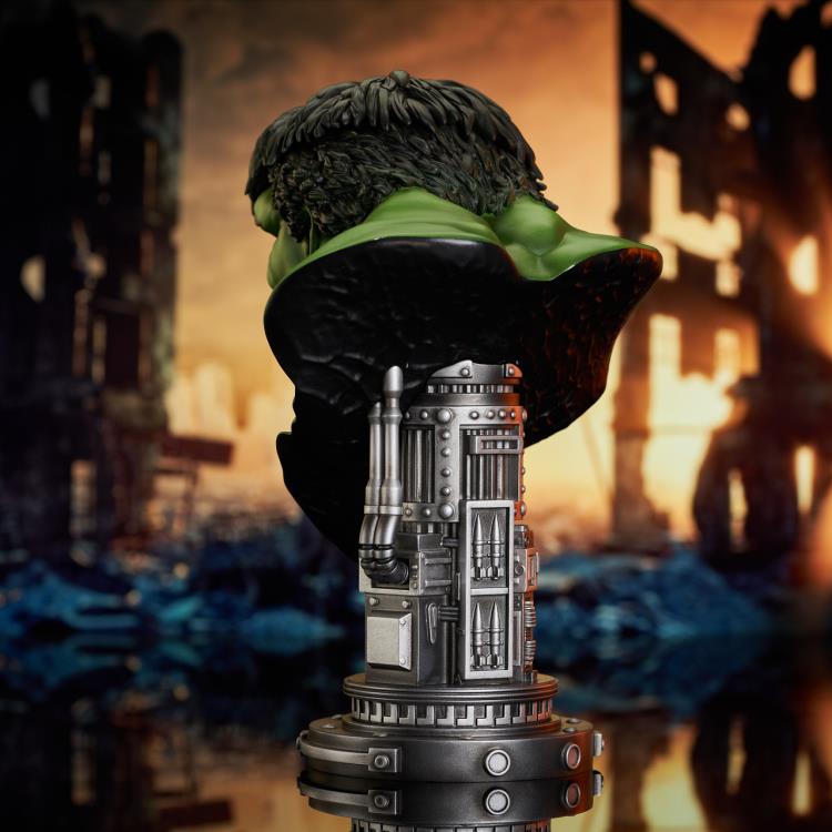 Marvel Legends in 3D Hulk 1/2 Scale Limited Edition Bust Gallery Image 5