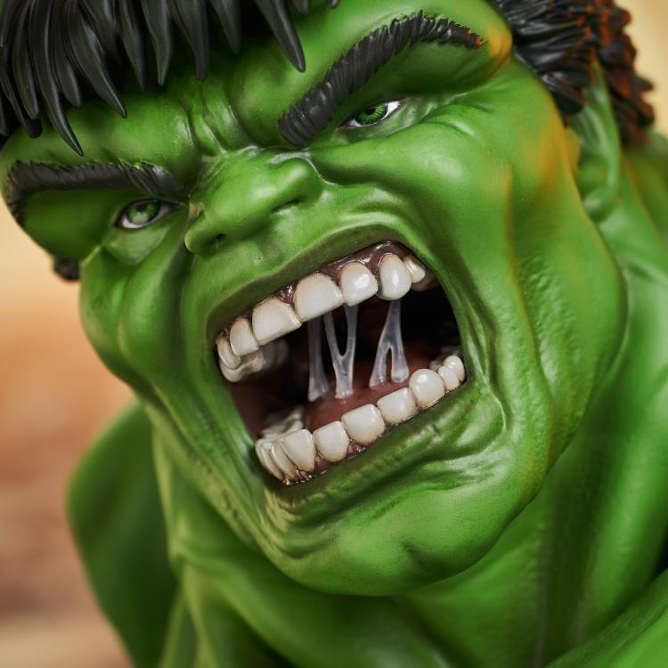 Marvel Legends in 3D Hulk 1/2 Scale Limited Edition Bust Gallery Image 10