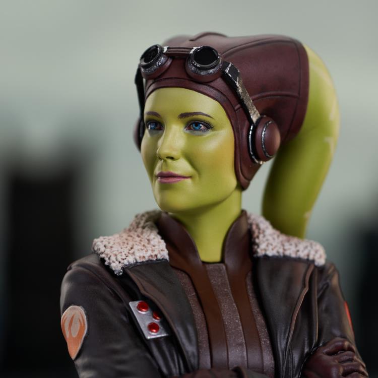 Star Wars: Ahsoka Hera Syndulla 1/6 Scale Limited Edition Bust Gallery Image 9