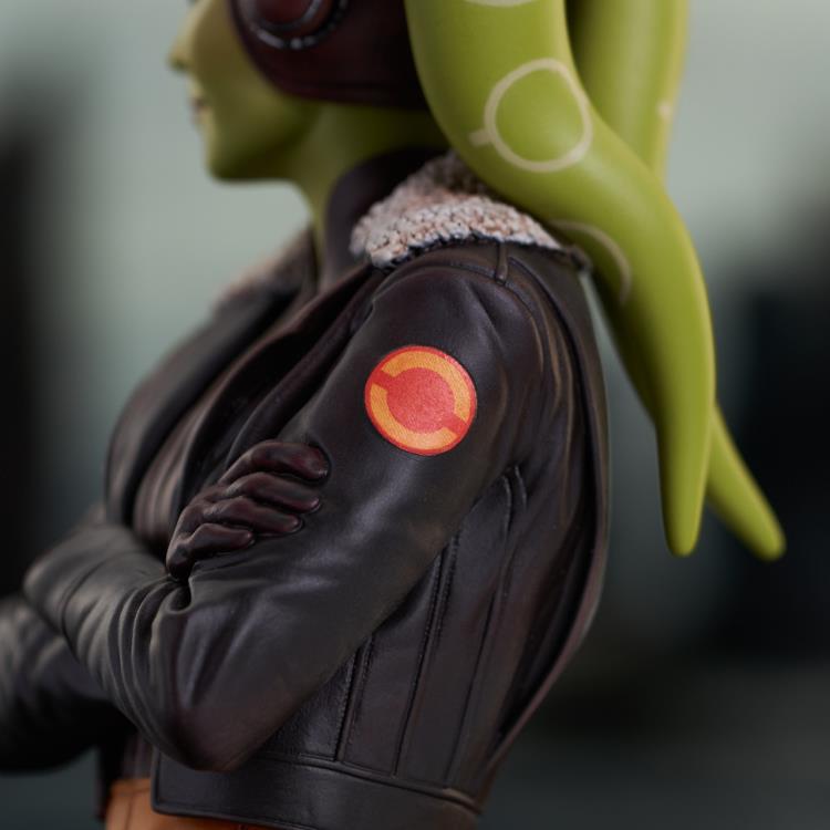 Star Wars: Ahsoka Hera Syndulla 1/6 Scale Limited Edition Bust Gallery Image 11