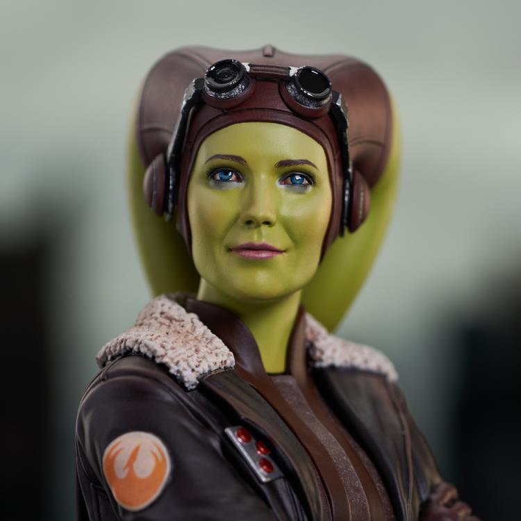Star Wars: Ahsoka Hera Syndulla 1/6 Scale Limited Edition Bust Gallery Image 7