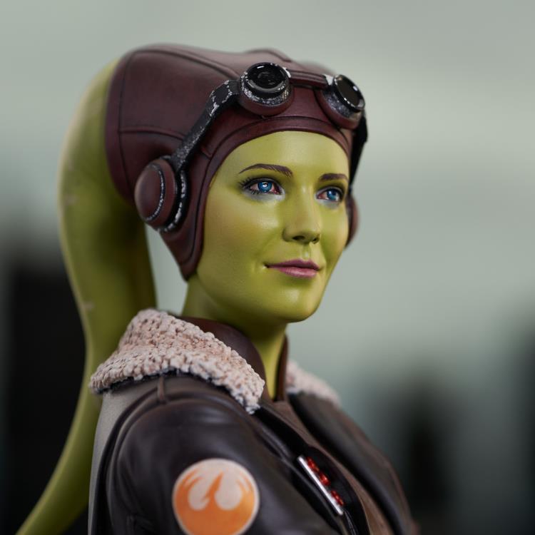 Star Wars: Ahsoka Hera Syndulla 1/6 Scale Limited Edition Bust Gallery Image 8