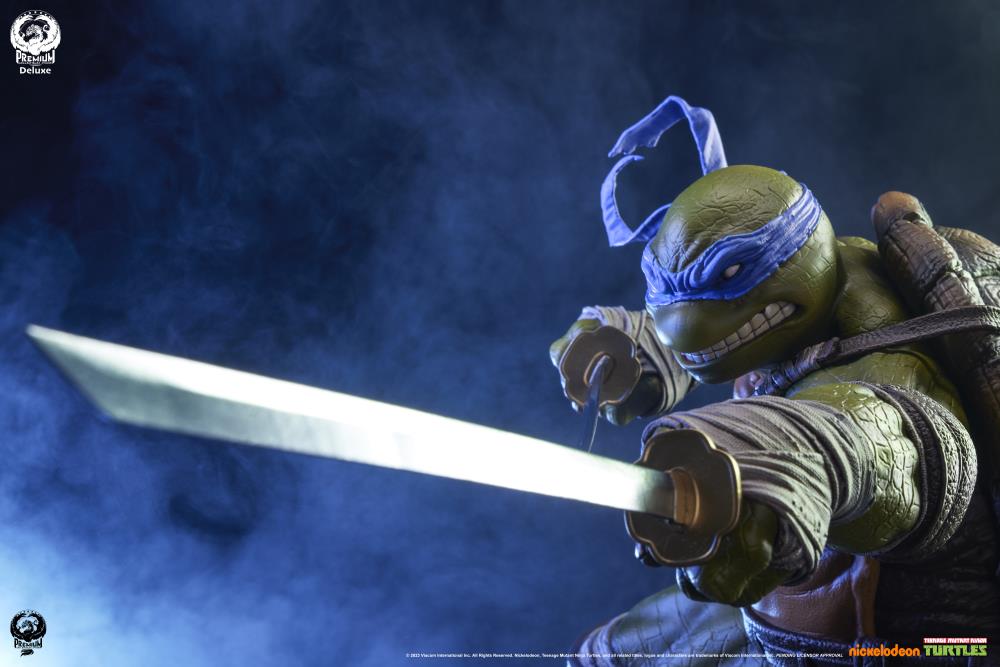 Teenage Mutant Ninja Turtles Leonardo (Deluxe Ver.) 1/3 Scale Limited Edition Statue Gallery Image 4