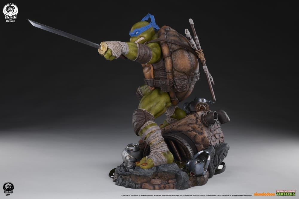 Teenage Mutant Ninja Turtles Leonardo (Deluxe Ver.) 1/3 Scale Limited Edition Statue Gallery Image 10