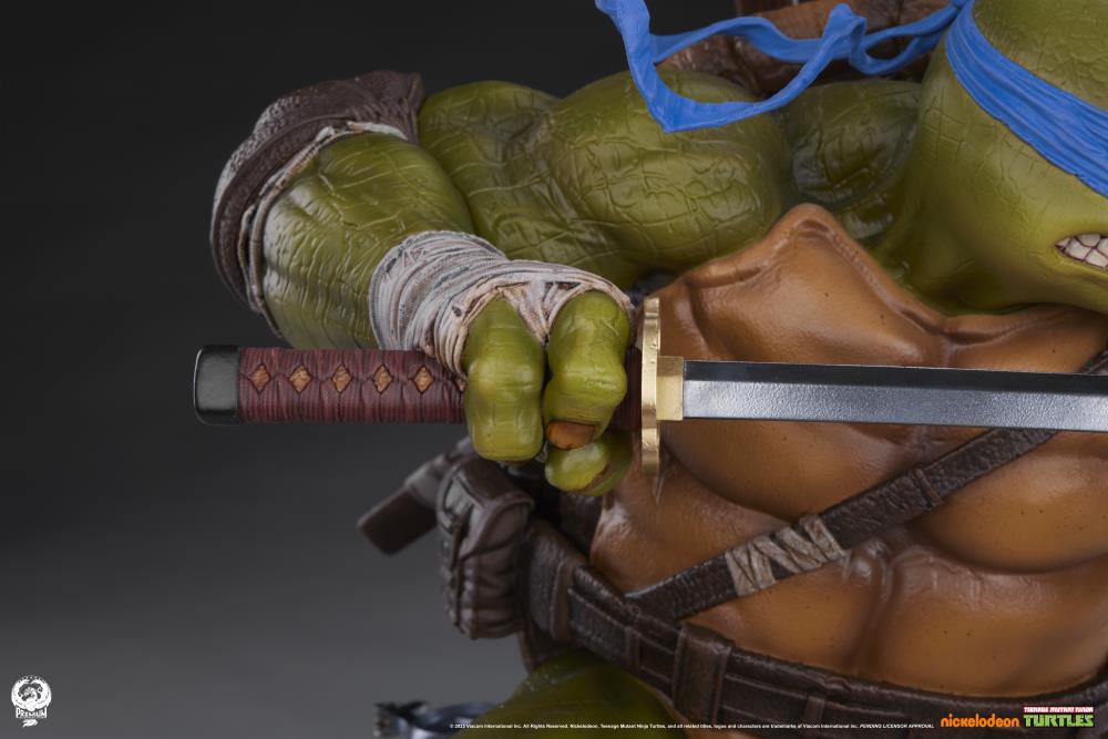 Teenage Mutant Ninja Turtles Leonardo (Deluxe Ver.) 1/3 Scale Limited Edition Statue Gallery Image 13