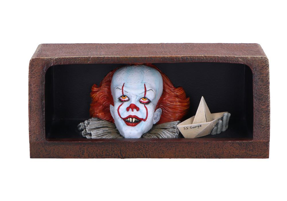IT (2017) Pennywise Drain Figurine Gallery Image 3