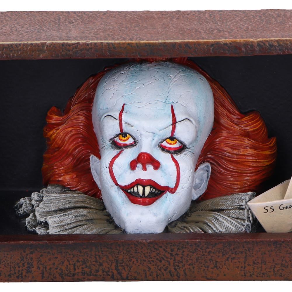 IT (2017) Pennywise Drain Figurine Gallery Image 7