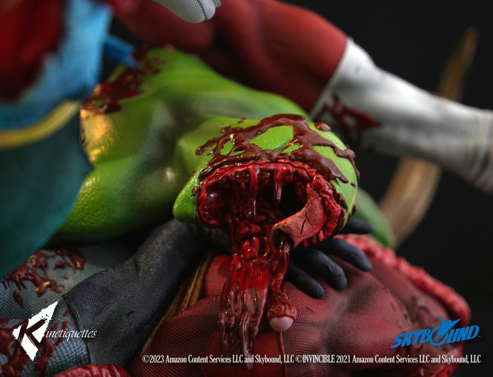 Invincible Omni-Man (The Ambush) 1/4 Scale Statue Gallery Image 21
