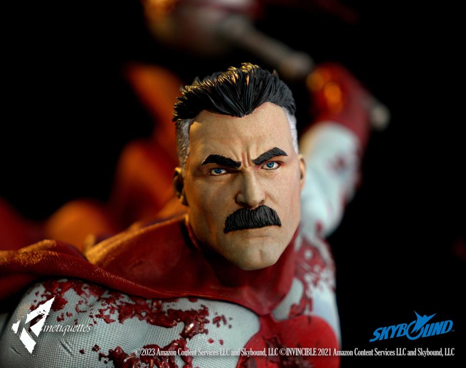 Invincible Omni-Man (The Ambush) 1/4 Scale Statue Gallery Image 15