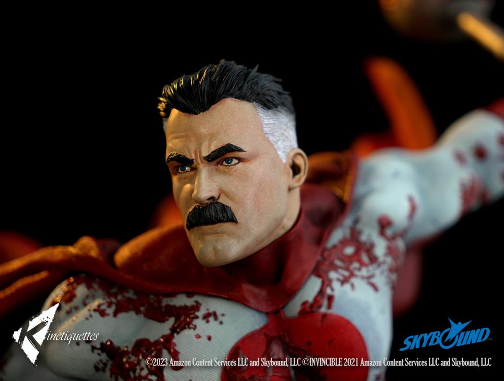 Invincible Omni-Man (The Ambush) 1/4 Scale Statue Gallery Image 13