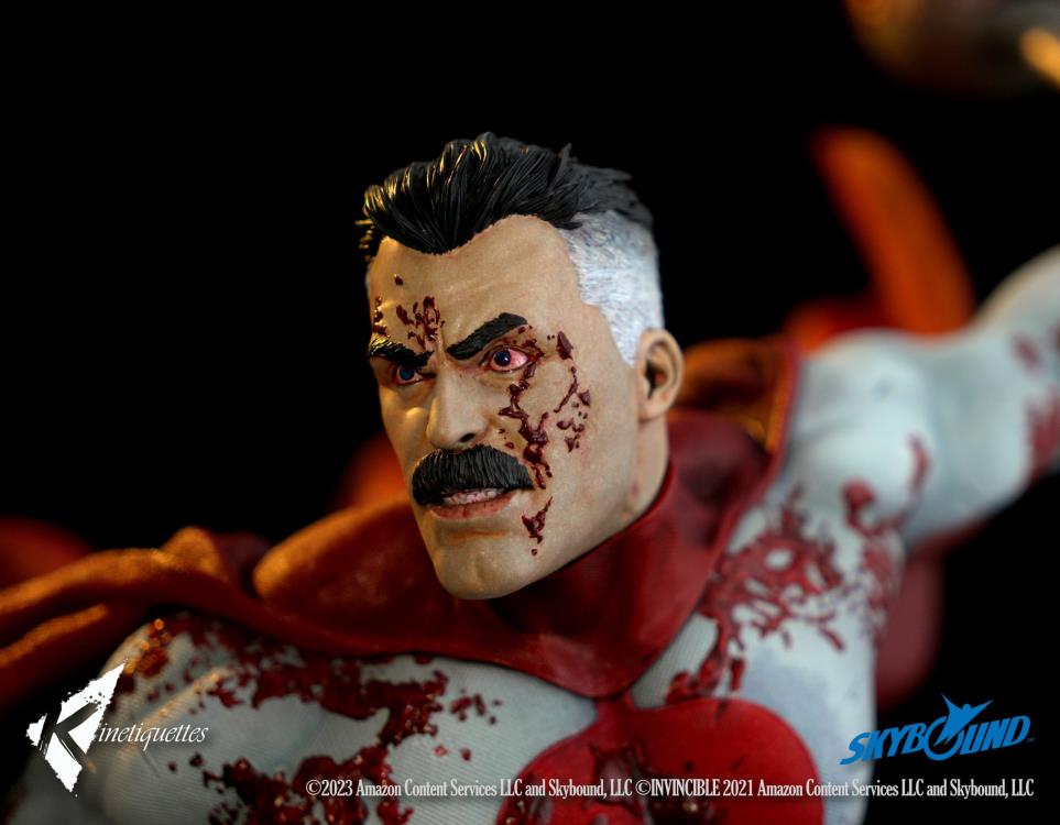 Invincible Omni-Man (The Ambush) 1/4 Scale Statue Gallery Image 14