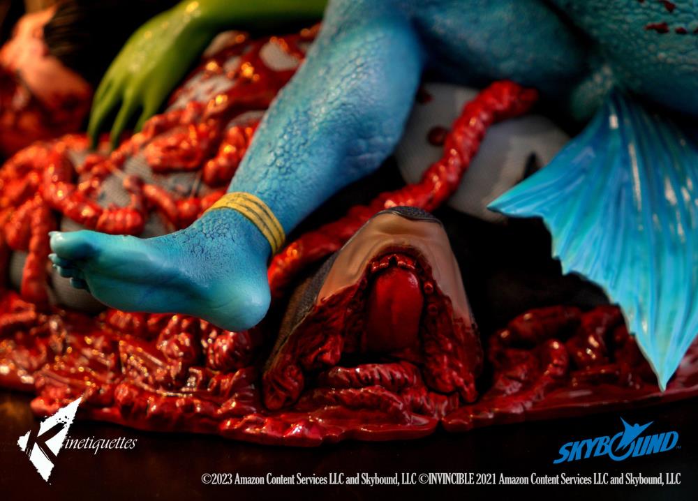 Invincible Omni-Man (The Ambush) 1/4 Scale Statue Gallery Image 17