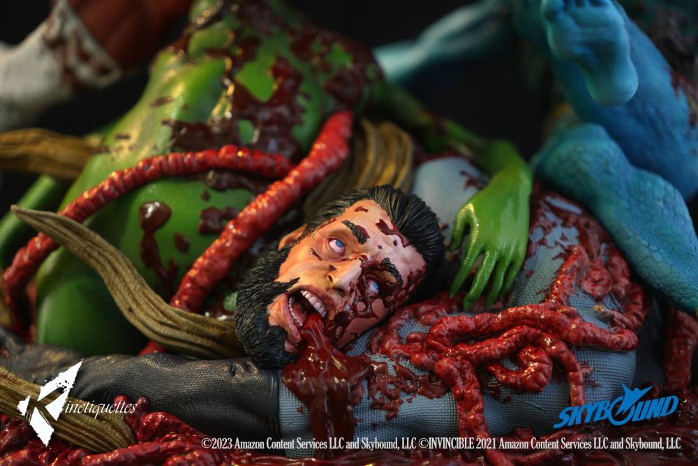 Invincible Omni-Man (The Ambush) 1/4 Scale Statue Gallery Image 19