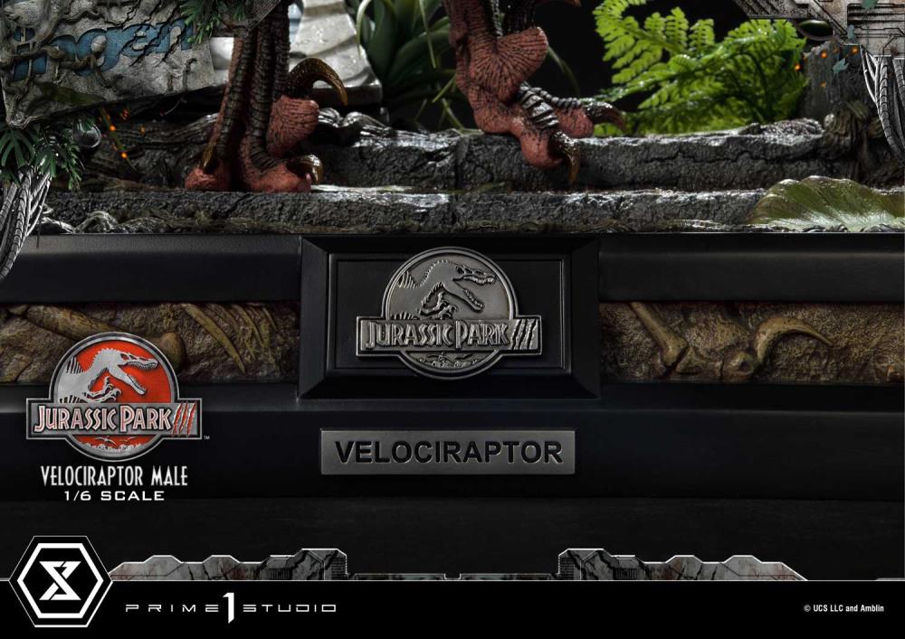 Jurassic Park III Legacy Museum Collection Velociraptor Male 1/6 Scale Limited Edition Statue (with Bonus) Gallery Image 40