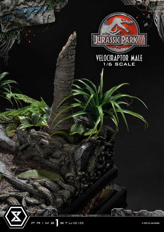 Jurassic Park III Legacy Museum Collection Velociraptor Male 1/6 Scale Limited Edition Statue (with Bonus) Gallery Image 52