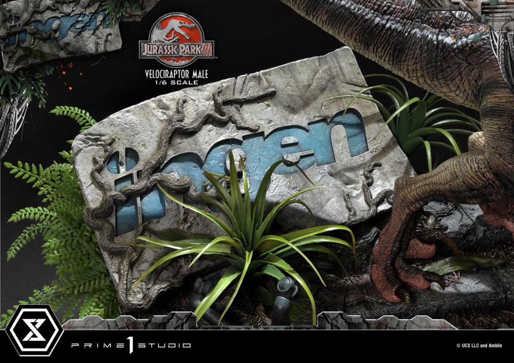 Jurassic Park III Legacy Museum Collection Velociraptor Male 1/6 Scale Limited Edition Statue (with Bonus) Gallery Image 42