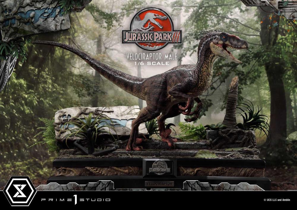 Jurassic Park III Legacy Museum Collection Velociraptor Male 1/6 Scale Limited Edition Statue (with Bonus) Gallery Image 3