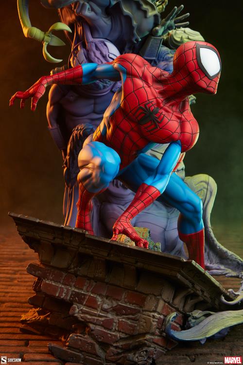 Marvel Premium Format Spider-Man Statue Gallery Image 5